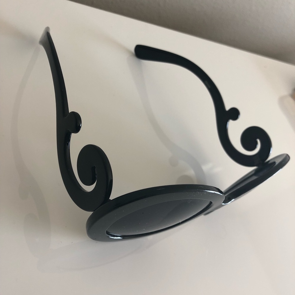 Black sunglasses